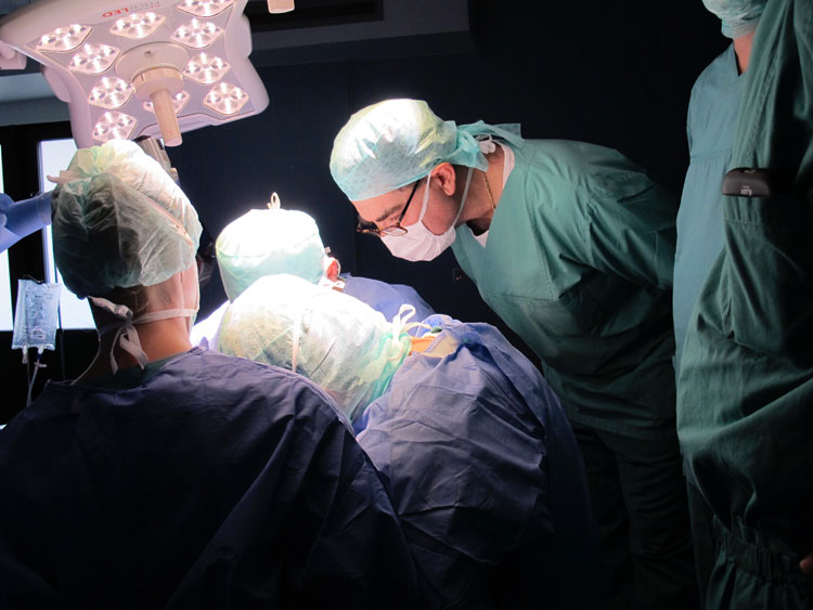 Diş Eti Tedavisi Küretaj ve Flap Operasyonu Nedir?