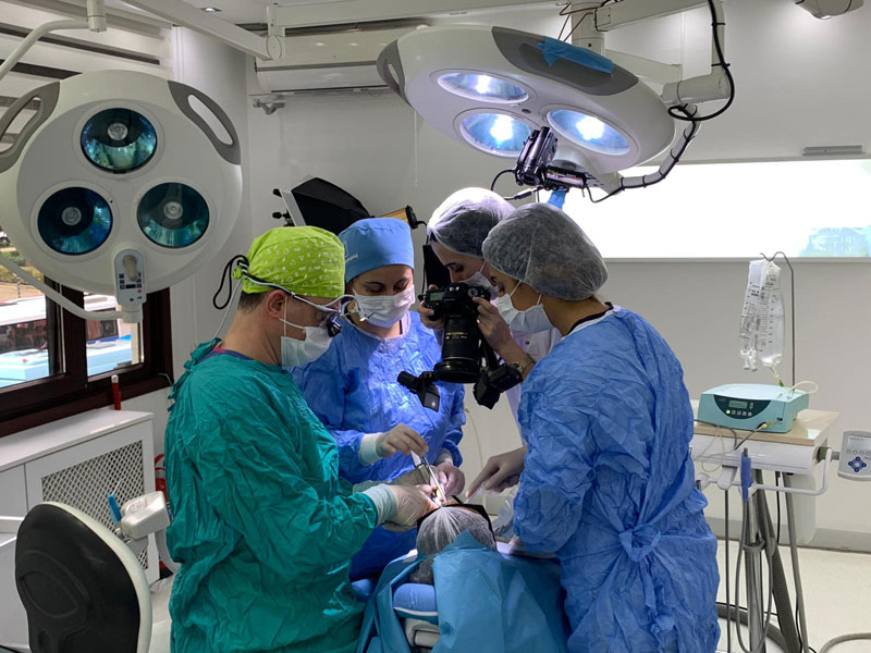 Diş Kliniği Ataşehir'de İstanbul İmplantoloji