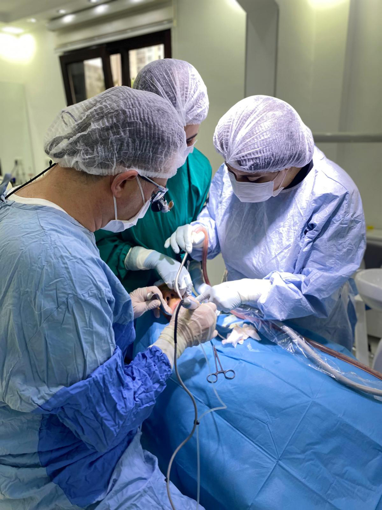 İleri Estetik Diş Hekimliği ve İmplantoloji Kliniği