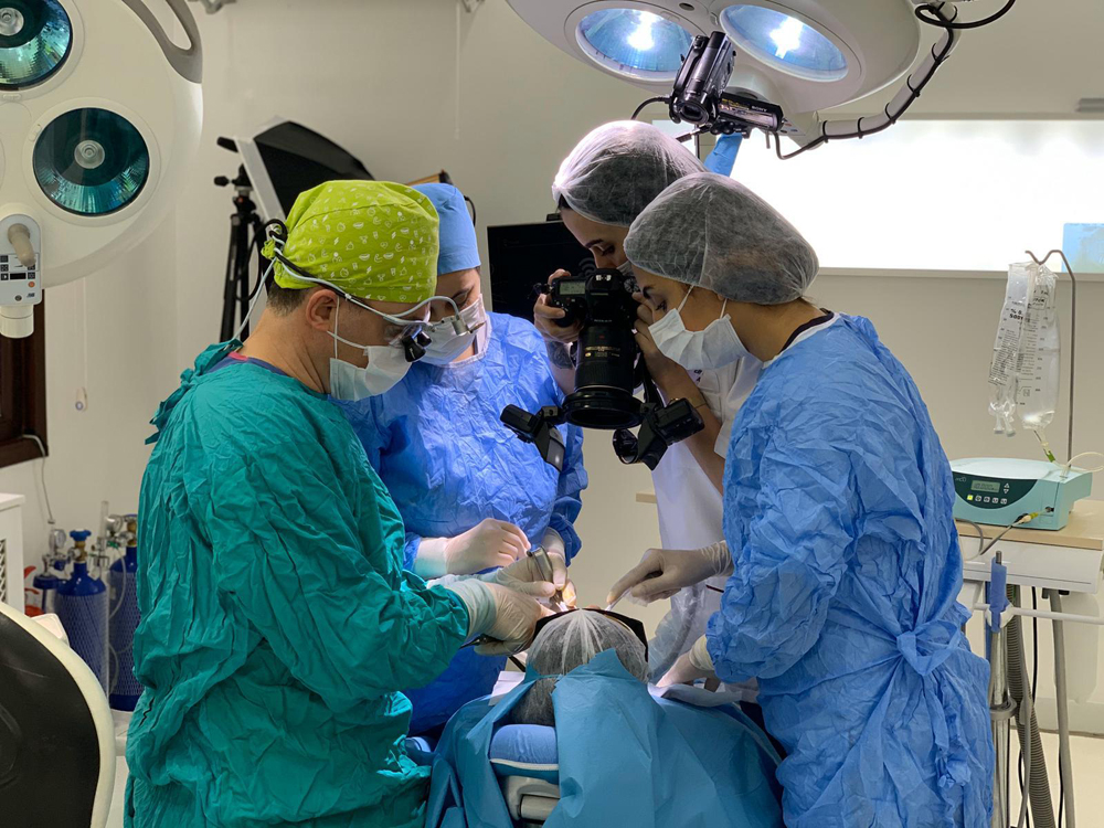 Porselen ve Laminantlar Diş Yüzeyinden Düşer mi?